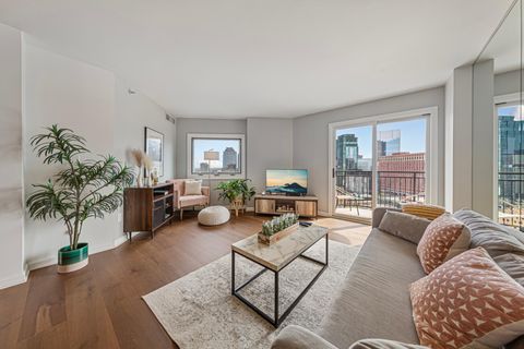 Condo For Sale - 1225 Lasalle Avenue<br/> Minneapolis, MN 55403