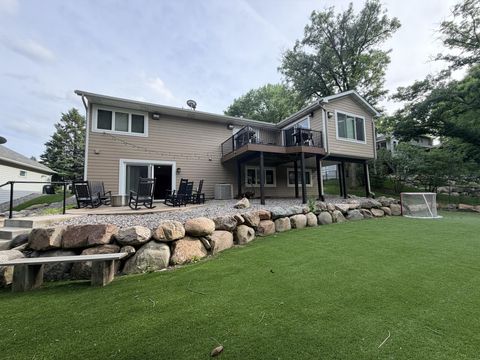 Homes For Sale - 3042 12th Street<br/> New Brighton, MN 55112
