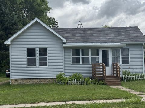 Homes For Sale - 449 13th Street<br/> Goodhue County, Red Wing, MN 55066