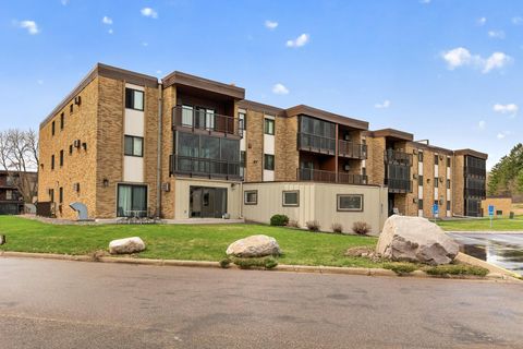 Condo For Sale - 2690 Oxford Street<br/> Saint Paul, MN 55113