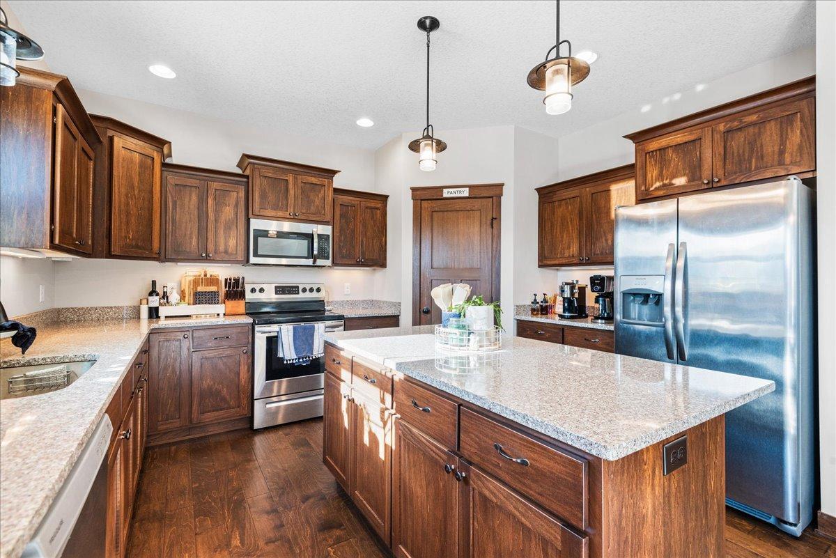 7128 208th Place, Forest Lake, Minnesota image 2