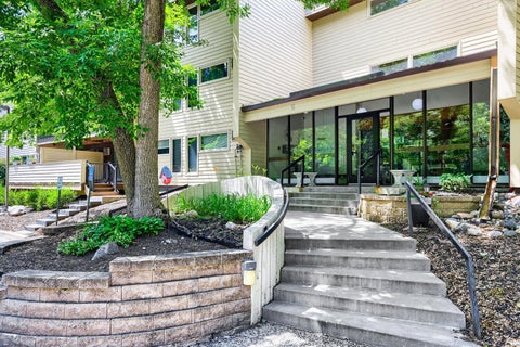 Condo For Sale - 12600 Parkwood Drive<br/> Burnsville, MN 55337