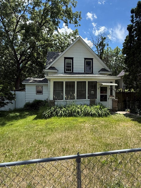 Homes For Sale - 1080 Cook Avenue<br/> Saint Paul, MN 55106