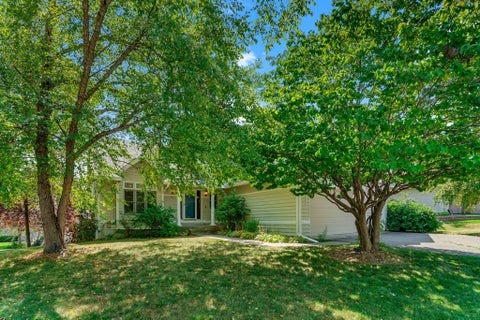 Homes For Sale - 8843 Blackoaks Lane<br/> Maple Grove, MN 55311