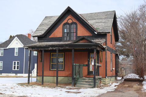 Homes For Sale - 713 5th Avenue<br/> Eau Claire County, Eau Claire, WI 54703