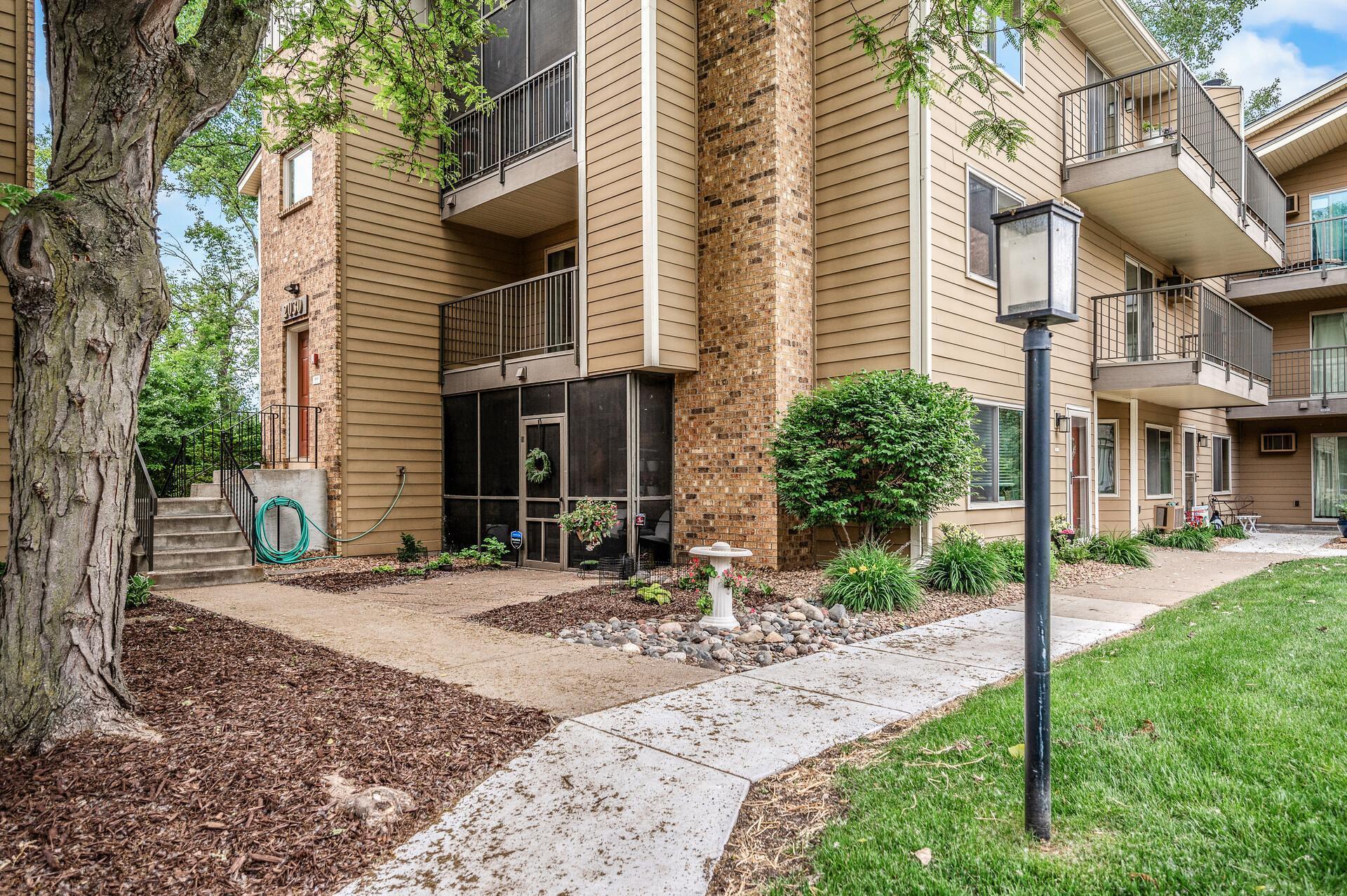 2030 Ridge Drive #33, Minneapolis, Minnesota image 4
