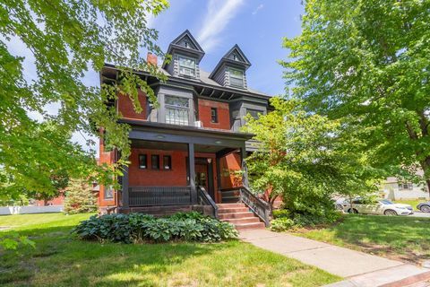 Condo For Sale - 443 Dayton Avenue<br/> Saint Paul, MN 55102