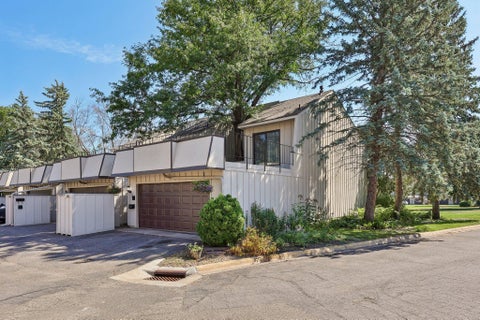Townhouse For Sale - 5815 Lake Curve Lane<br/> Brooklyn Center, MN 55429