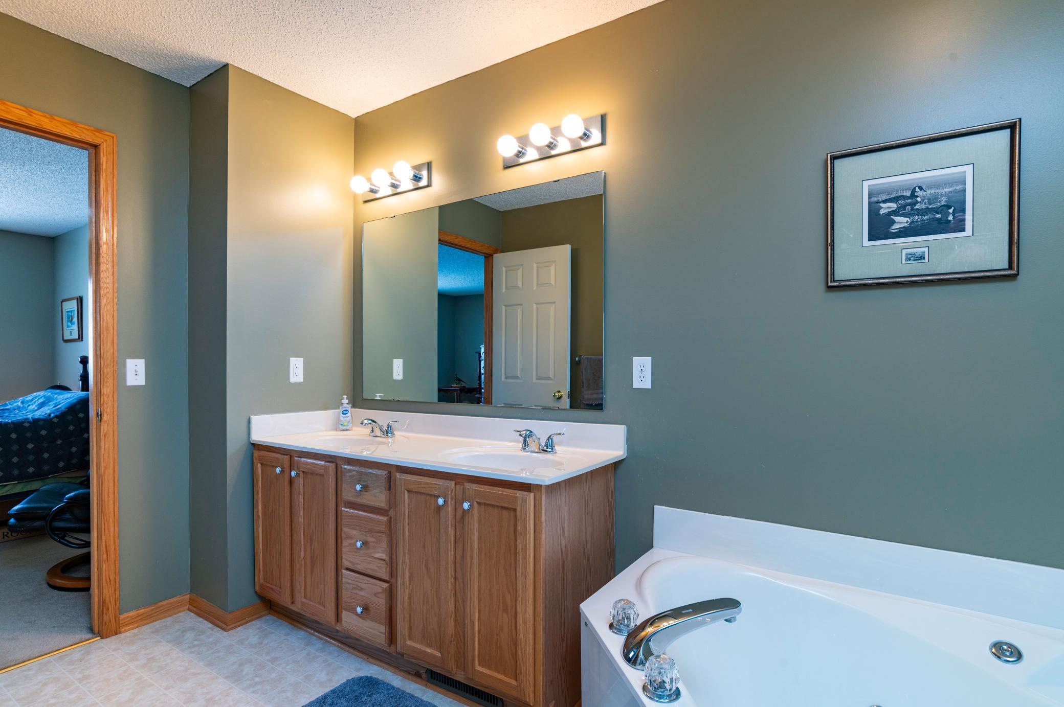 8690 Quarry Ridge Lane #E, Woodbury, Minnesota image 25