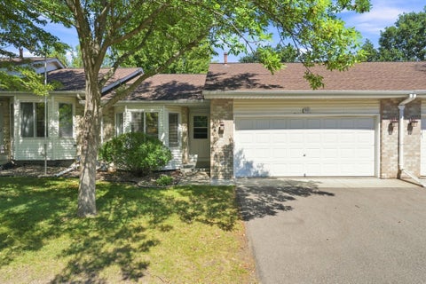 Townhouse For Sale - 14111 Essex Lane<br/> Saint Paul, MN 55124