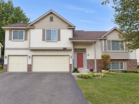 Homes For Sale - 4915 193rd Street<br/> Farmington, MN 55024