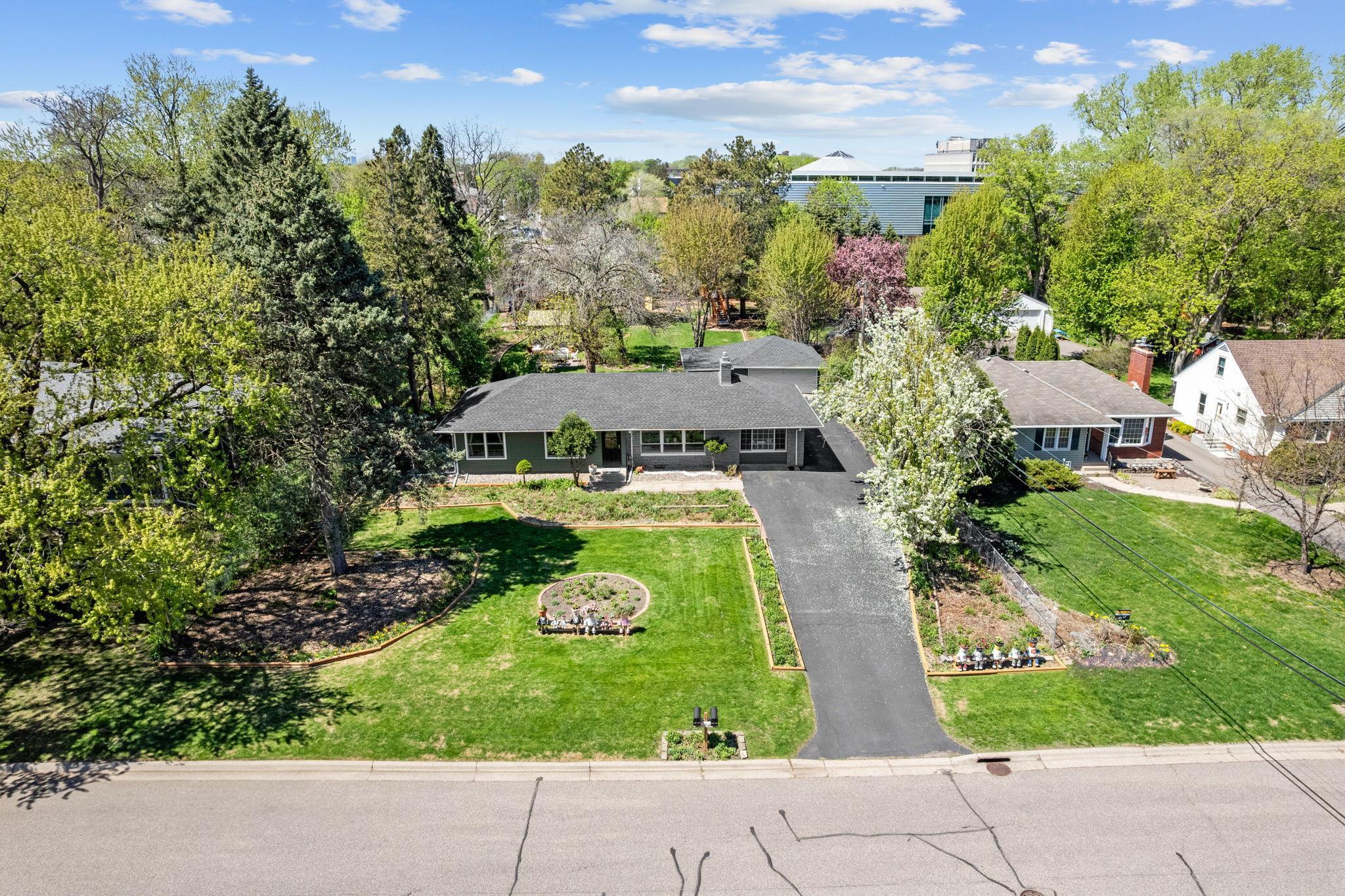 2187 Dellwood Avenue, Roseville, Minnesota image 50