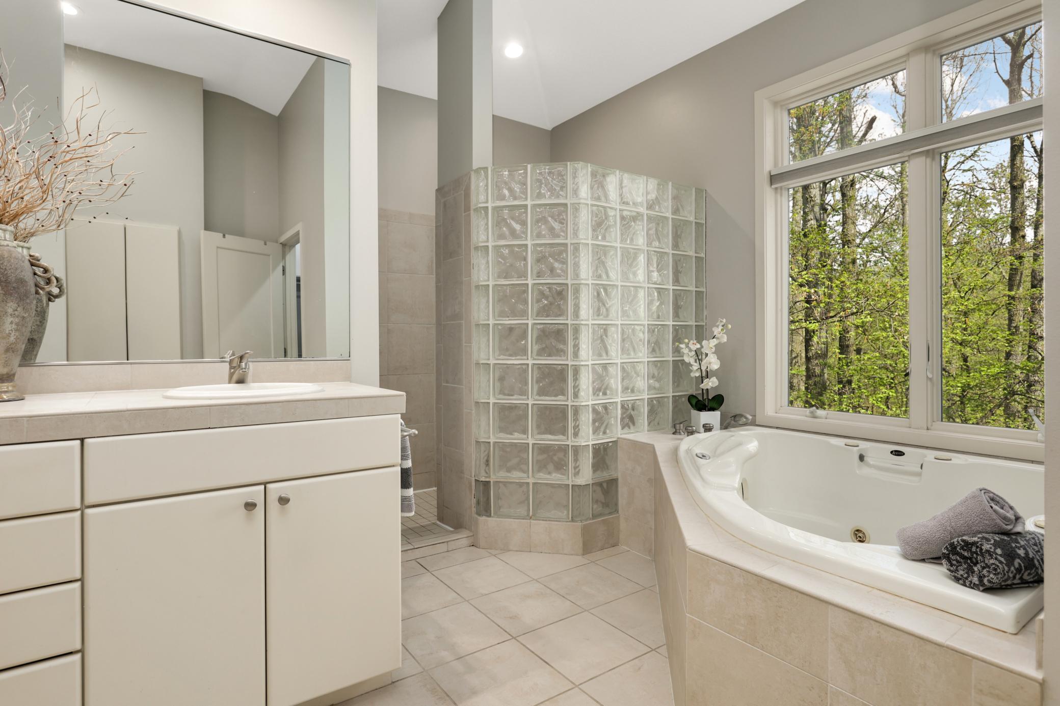 8679 Sunset Court, Shakopee, Minnesota image 24
