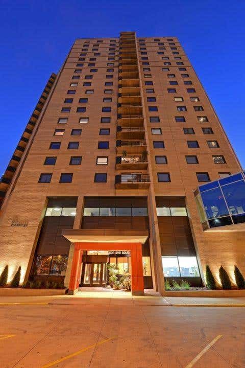 Condo For Sale - 121 Washington Avenue<br/> Minneapolis, MN 55401