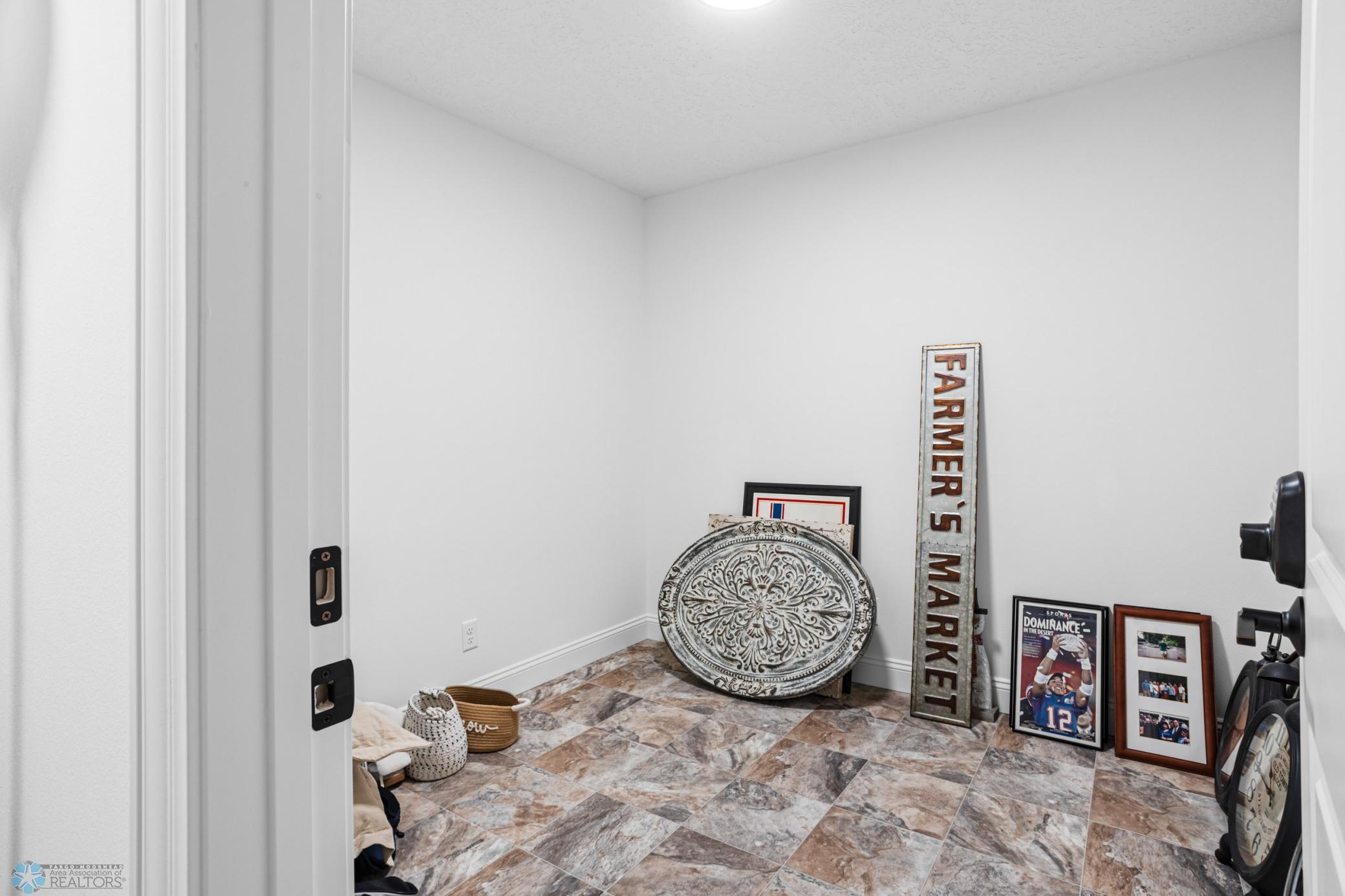 West Fargo, North Dakota 58078, United States, 3 Bedrooms Bedrooms, ,2 BathroomsBathrooms,Residential,Pending,60087