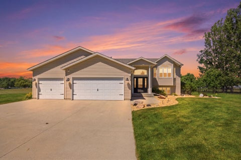 Homes For Sale - 224 Chestnut Drive<br/> Horace, ND 58047