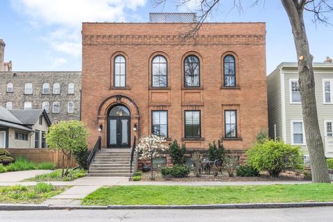 Condo For Sale - 512 Laurel Avenue<br/> Ramsey County, Saint Paul, MN 55102