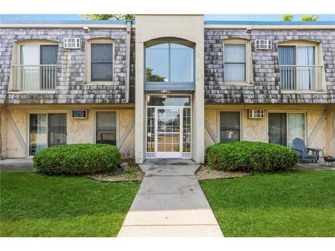 Condo For Sale - 941 11th Avenue<br/> Hopkins, MN 55343