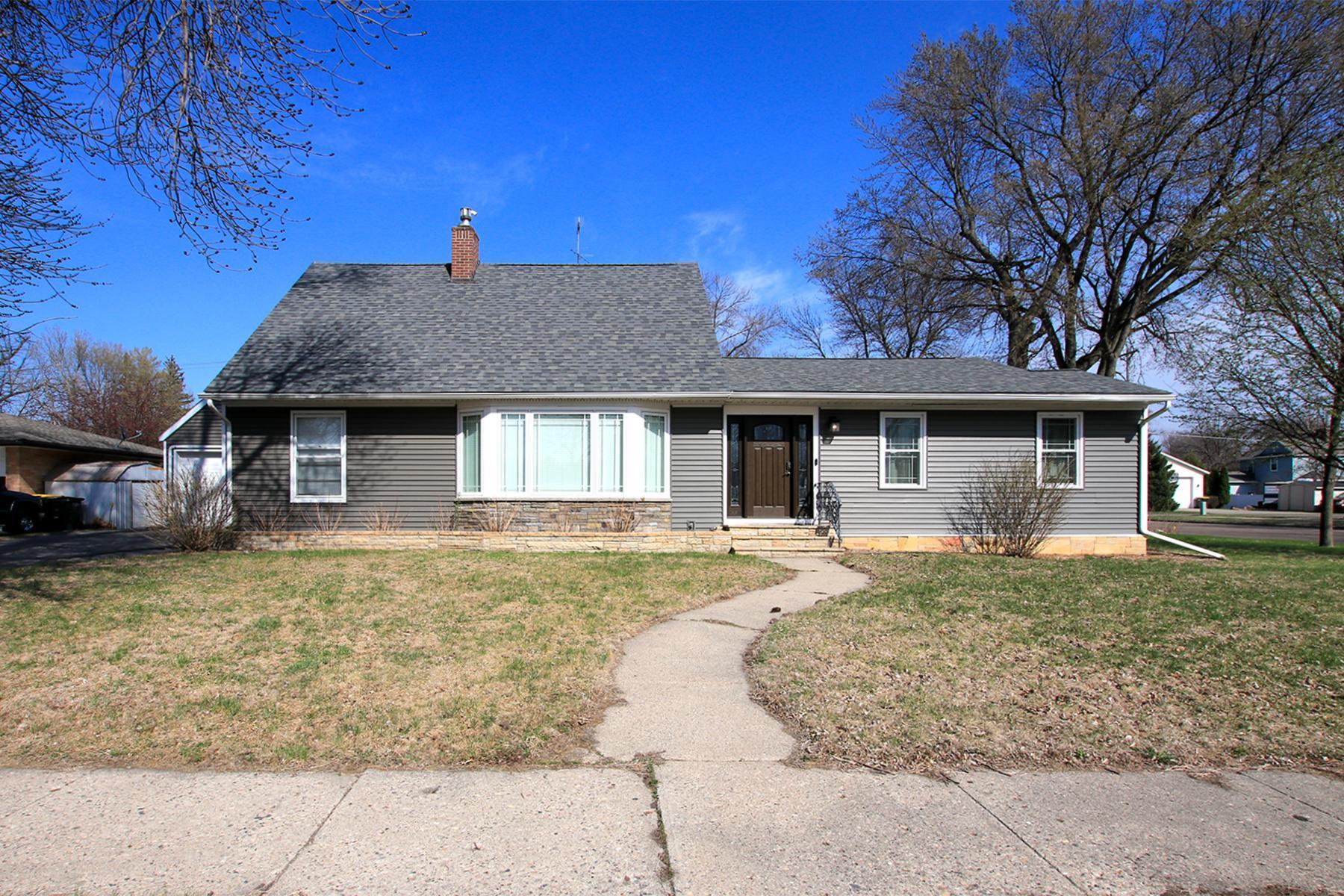 311 10th Street, Olivia, Minnesota image 1