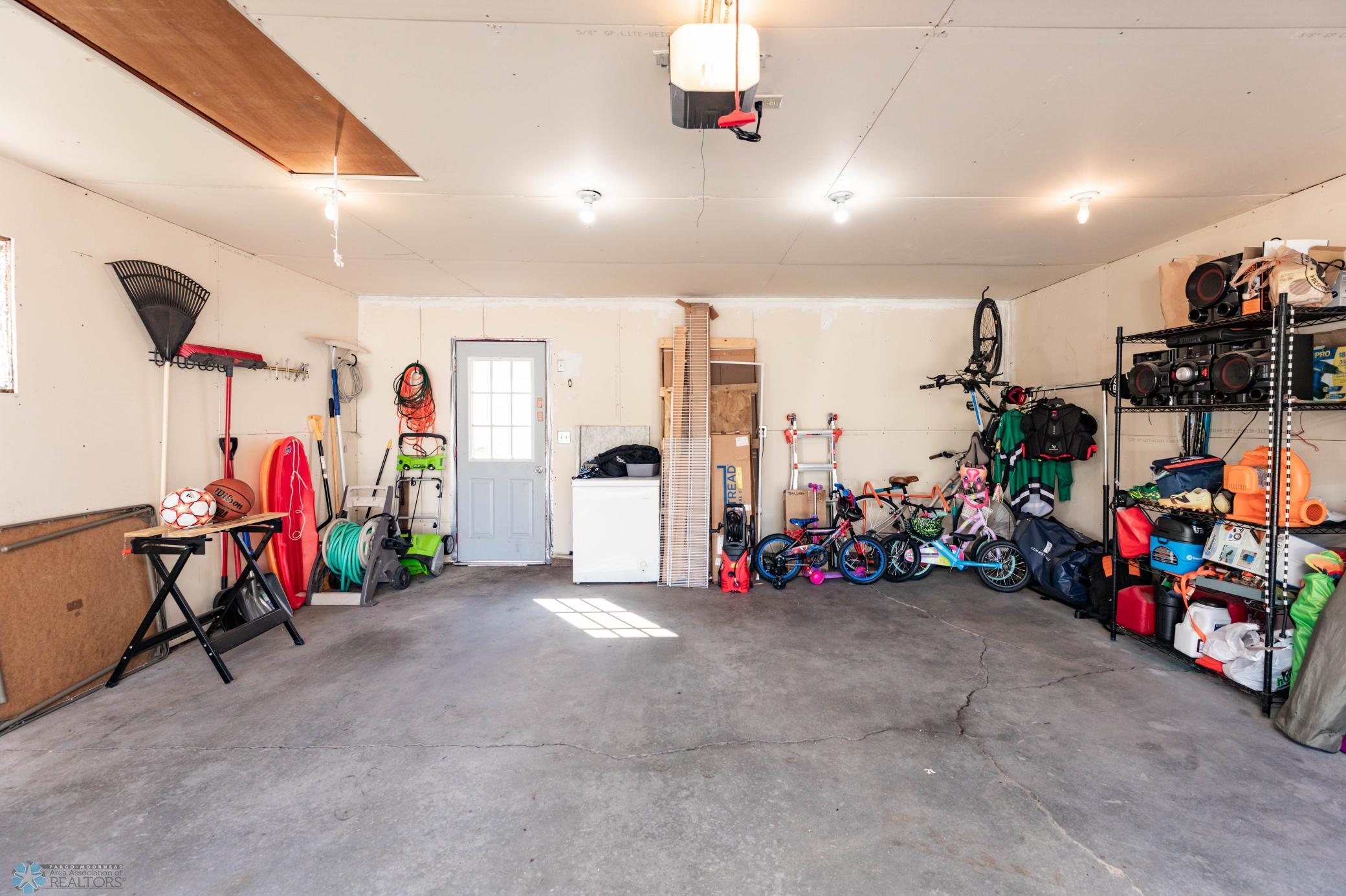 Moorhead, Minnesota 56560, United States, 3 Bedrooms Bedrooms, ,2 BathroomsBathrooms,Residential,Active,216317