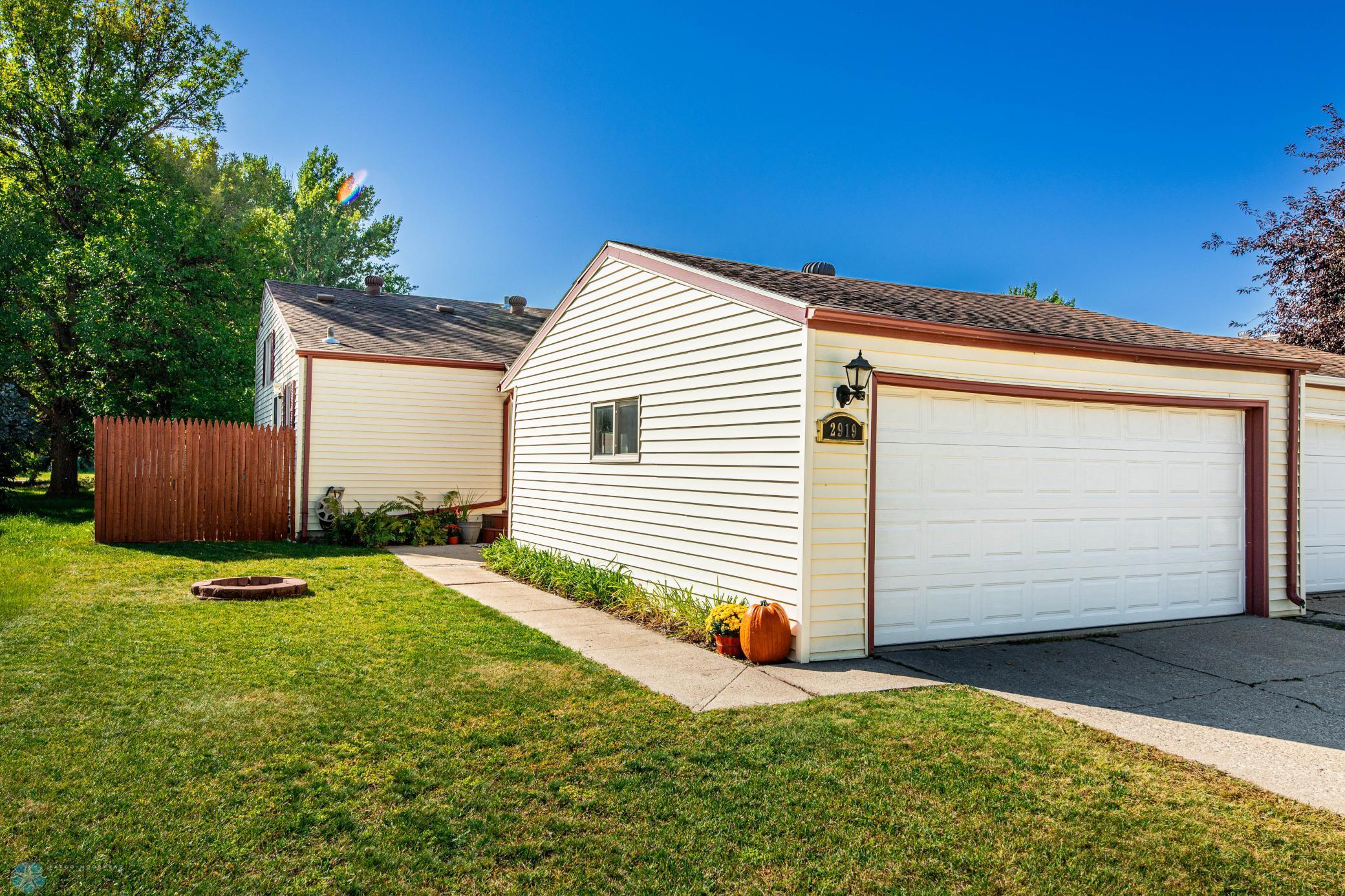 Moorhead, Minnesota 56560, United States, 3 Bedrooms Bedrooms, ,2 BathroomsBathrooms,Residential,Active,216317