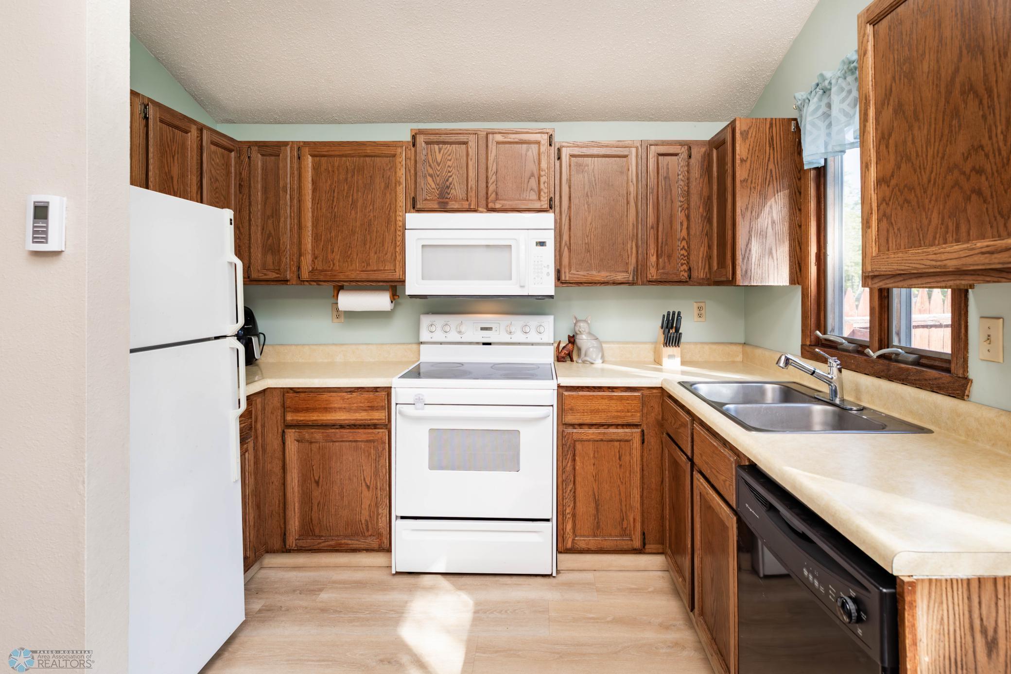 Moorhead, Minnesota 56560, United States, 3 Bedrooms Bedrooms, ,2 BathroomsBathrooms,Residential,Active,216317