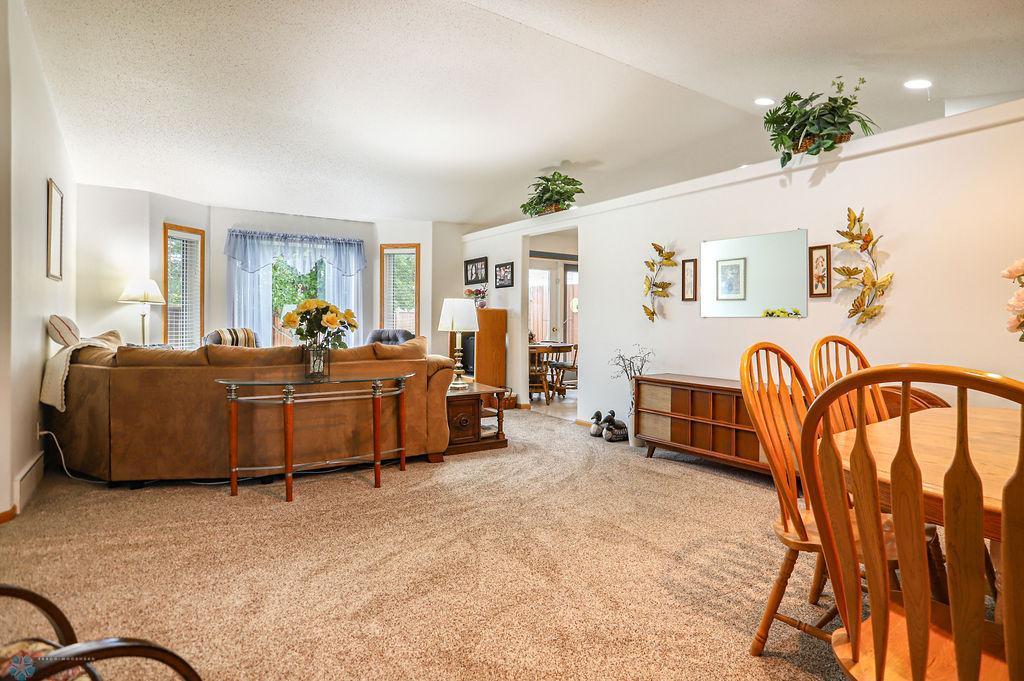 West Fargo, North Dakota 58078, United States, 2 Bedrooms Bedrooms, ,2 BathroomsBathrooms,Residential,Pending,45086