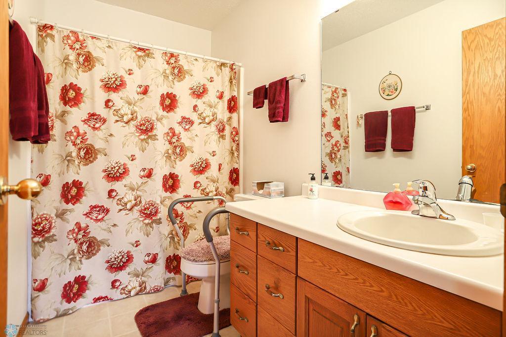 West Fargo, North Dakota 58078, United States, 2 Bedrooms Bedrooms, ,2 BathroomsBathrooms,Residential,Pending,45086