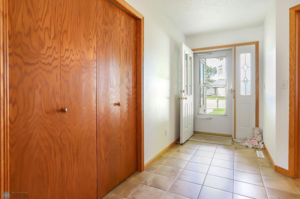 West Fargo, North Dakota 58078, United States, 2 Bedrooms Bedrooms, ,2 BathroomsBathrooms,Residential,Pending,45086