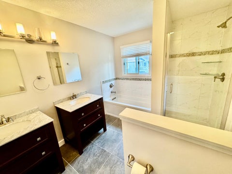 Condo For Sale - 2575 Heritage Drive<br/> Dakota County, Mendota Heights, MN 55120