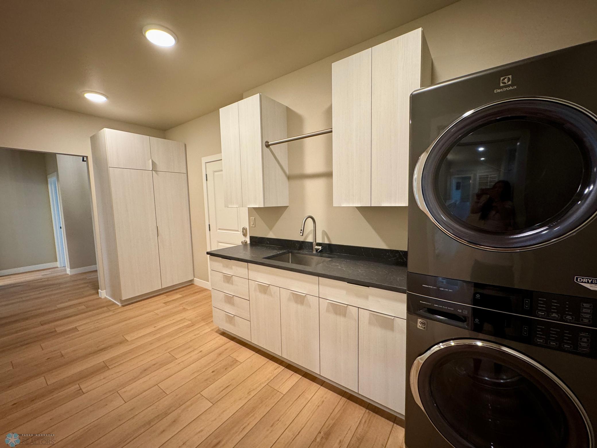 West Fargo, North Dakota 58078, United States, 3 Bedrooms Bedrooms, ,3 BathroomsBathrooms,Residential,Pending,169742