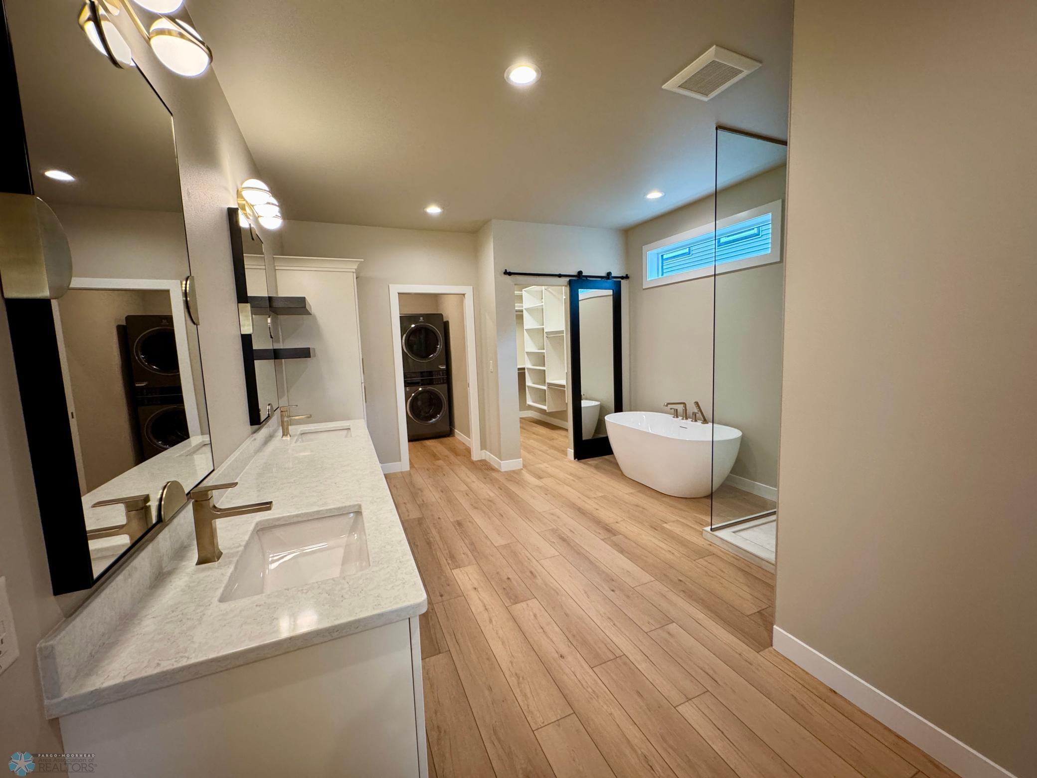 West Fargo, North Dakota 58078, United States, 3 Bedrooms Bedrooms, ,3 BathroomsBathrooms,Residential,Pending,169742