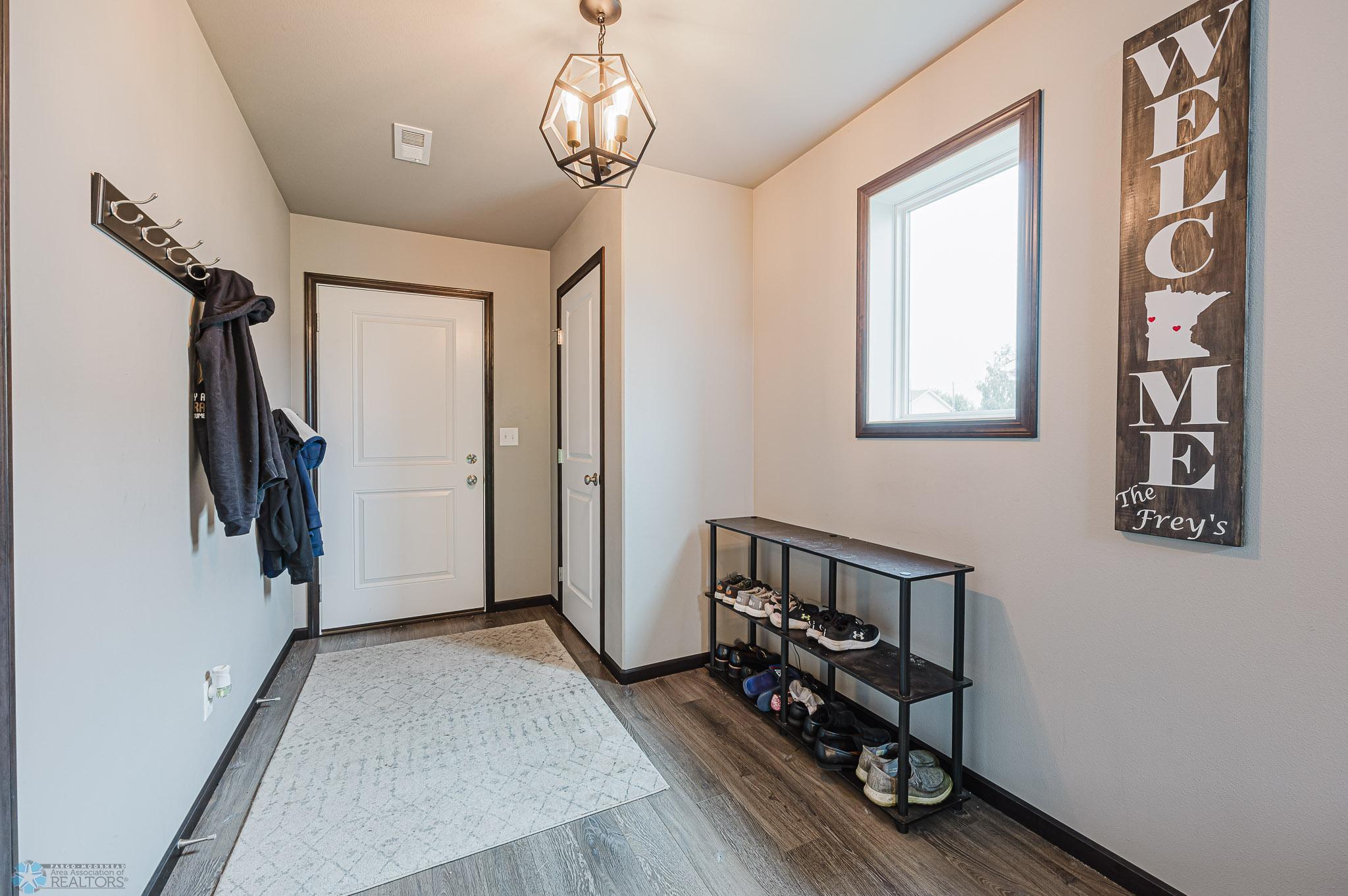 Barnesville, Minnesota 56514, United States, 3 Bedrooms Bedrooms, ,3 BathroomsBathrooms,Residential,Active,195452