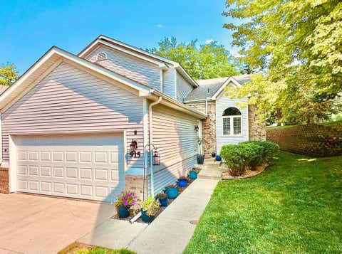 Townhouse For Sale - 915 Kimberly Lane<br/> Carver County, Chanhassen, MN 55317