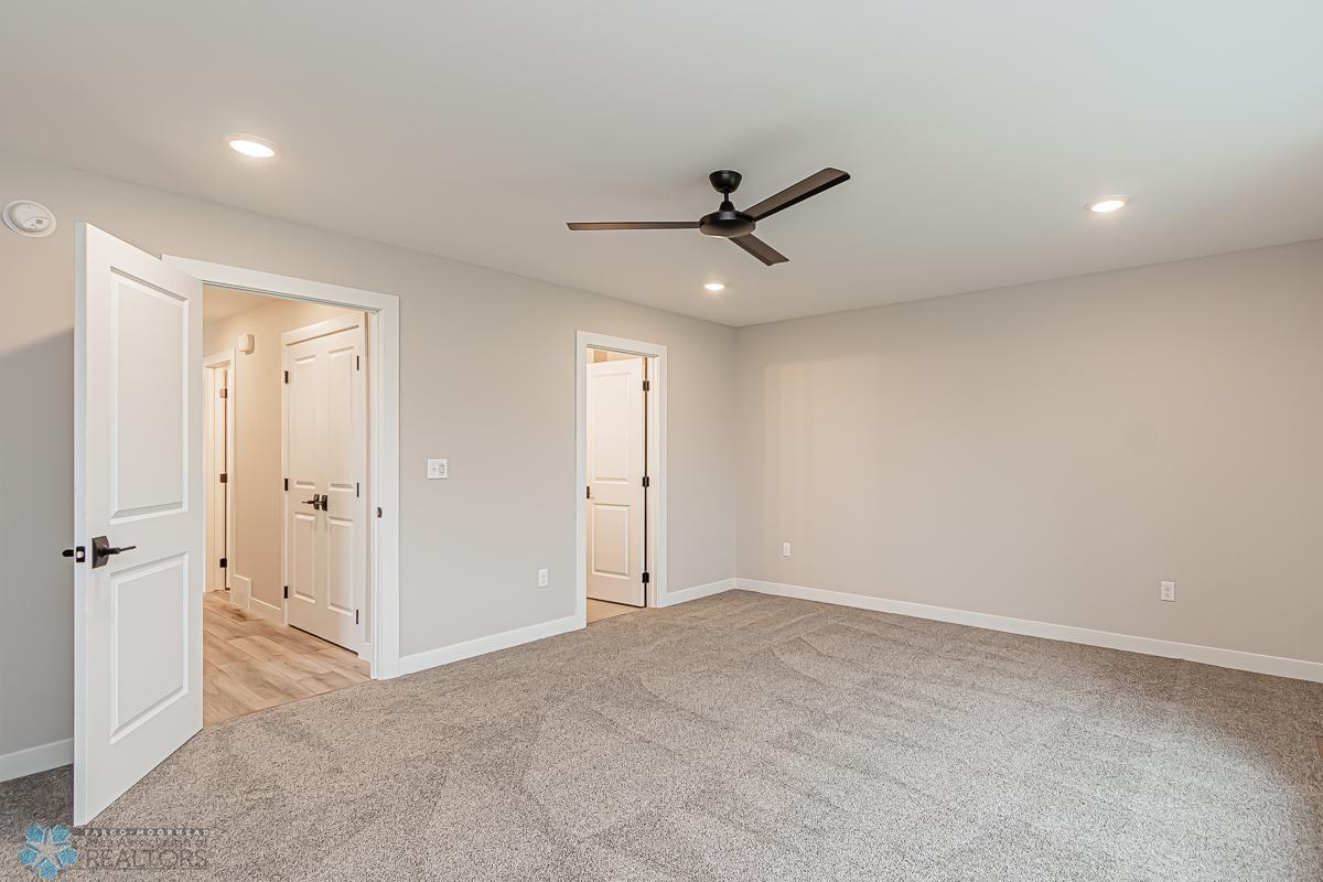 Moorhead, Minnesota 56560, United States, 5 Bedrooms Bedrooms, ,3 BathroomsBathrooms,Residential,Pending,55116