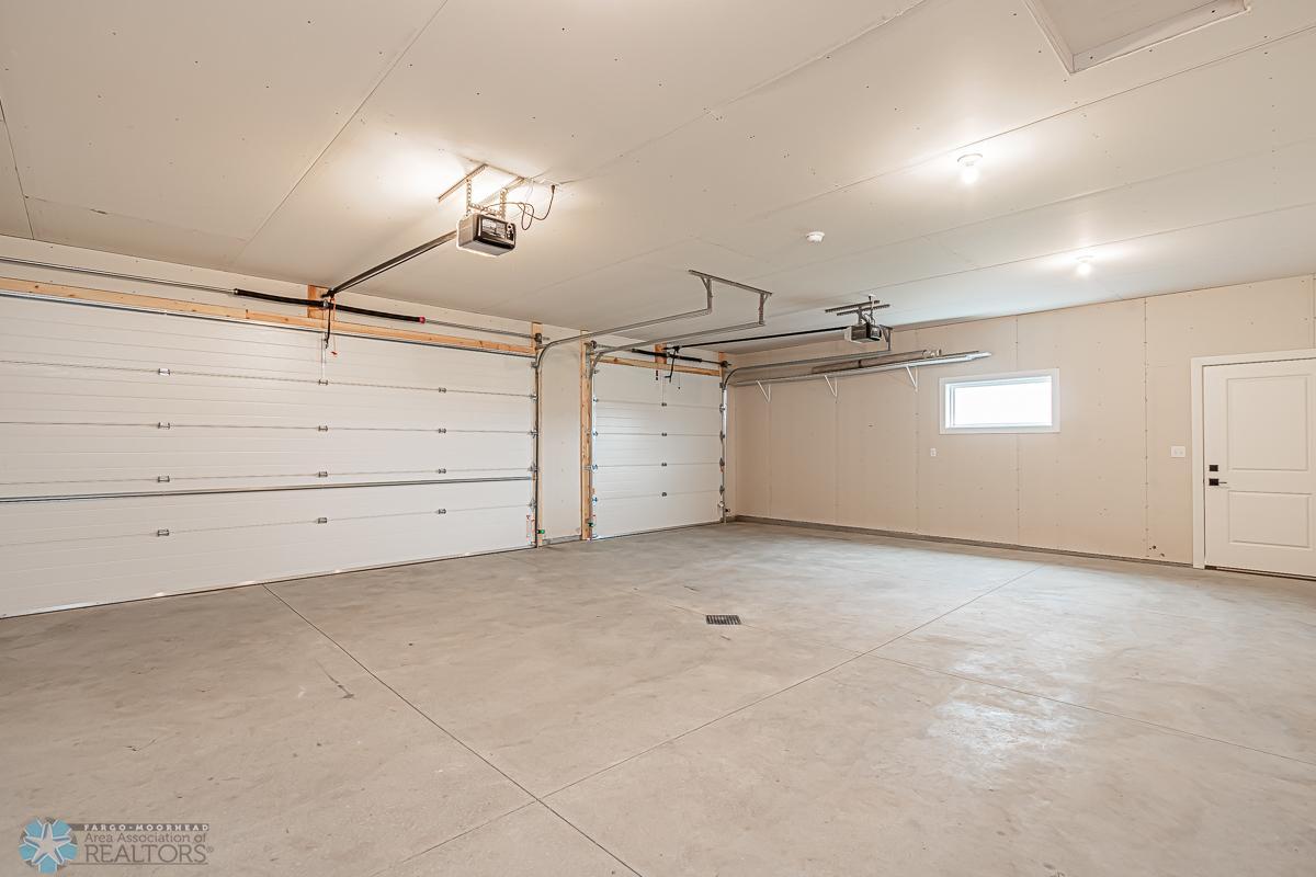 Moorhead, Minnesota 56560, United States, 5 Bedrooms Bedrooms, ,3 BathroomsBathrooms,Residential,Pending,55116