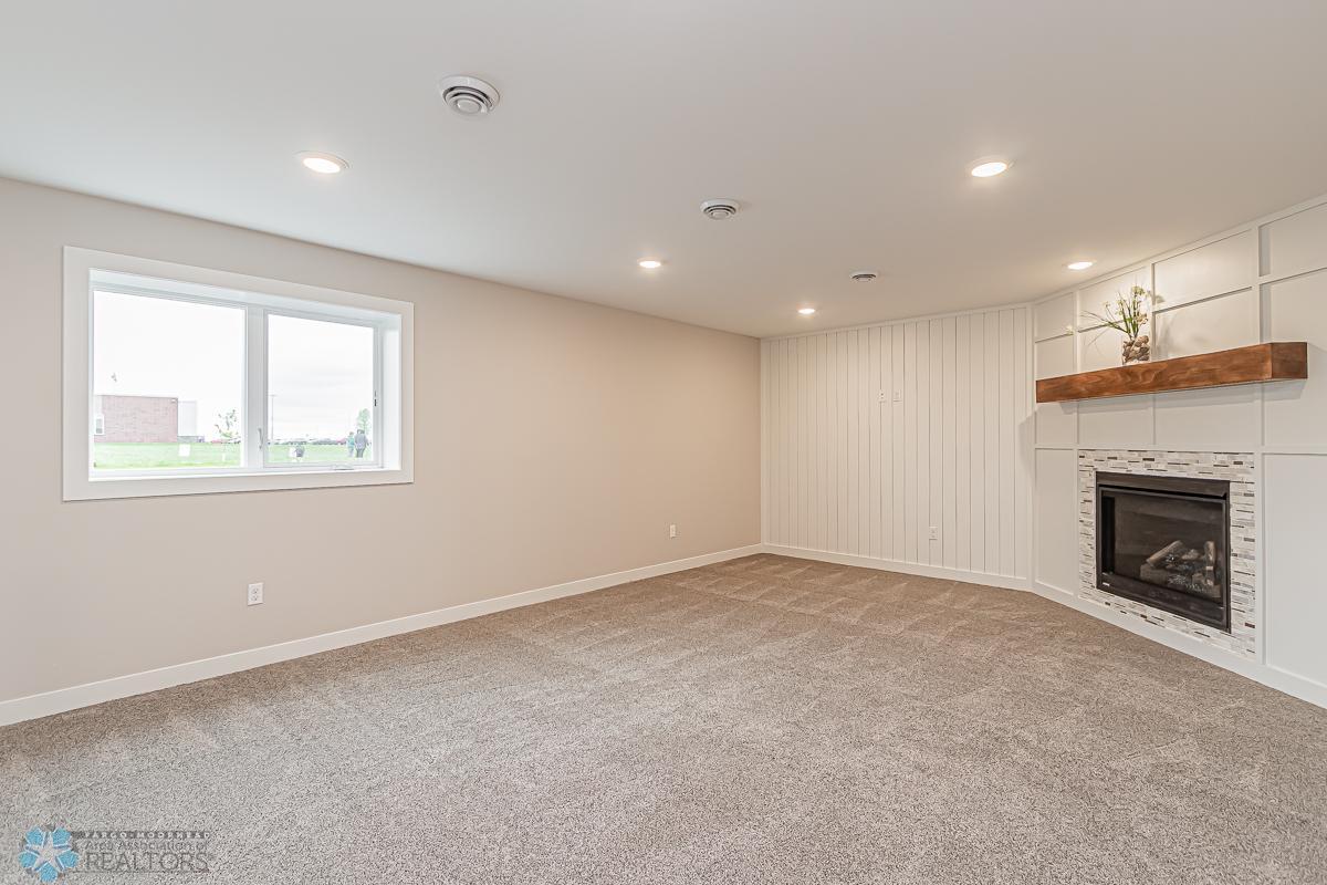 Moorhead, Minnesota 56560, United States, 5 Bedrooms Bedrooms, ,3 BathroomsBathrooms,Residential,Pending,55116