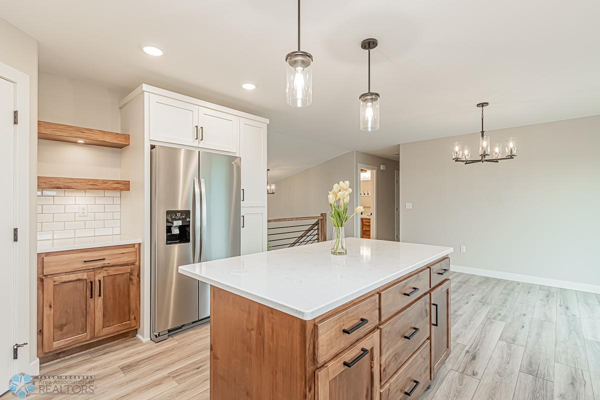 Moorhead, Minnesota 56560, United States, 5 Bedrooms Bedrooms, ,3 BathroomsBathrooms,Residential,Pending,55116