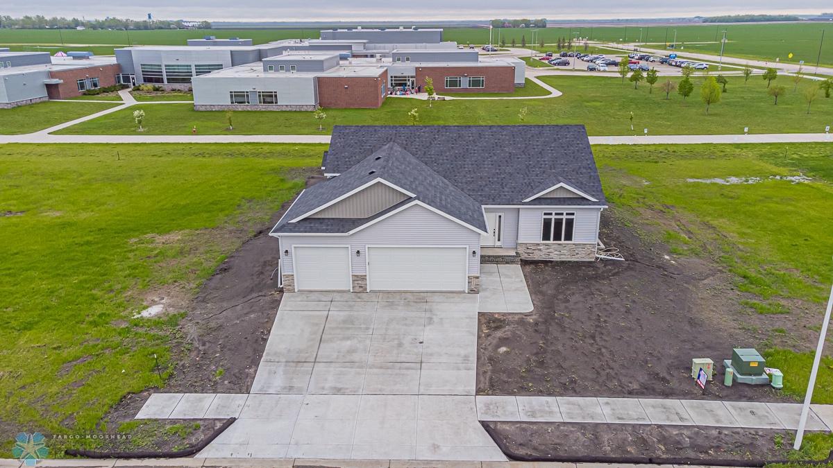 Moorhead, Minnesota 56560, United States, 5 Bedrooms Bedrooms, ,3 BathroomsBathrooms,Residential,Pending,55116