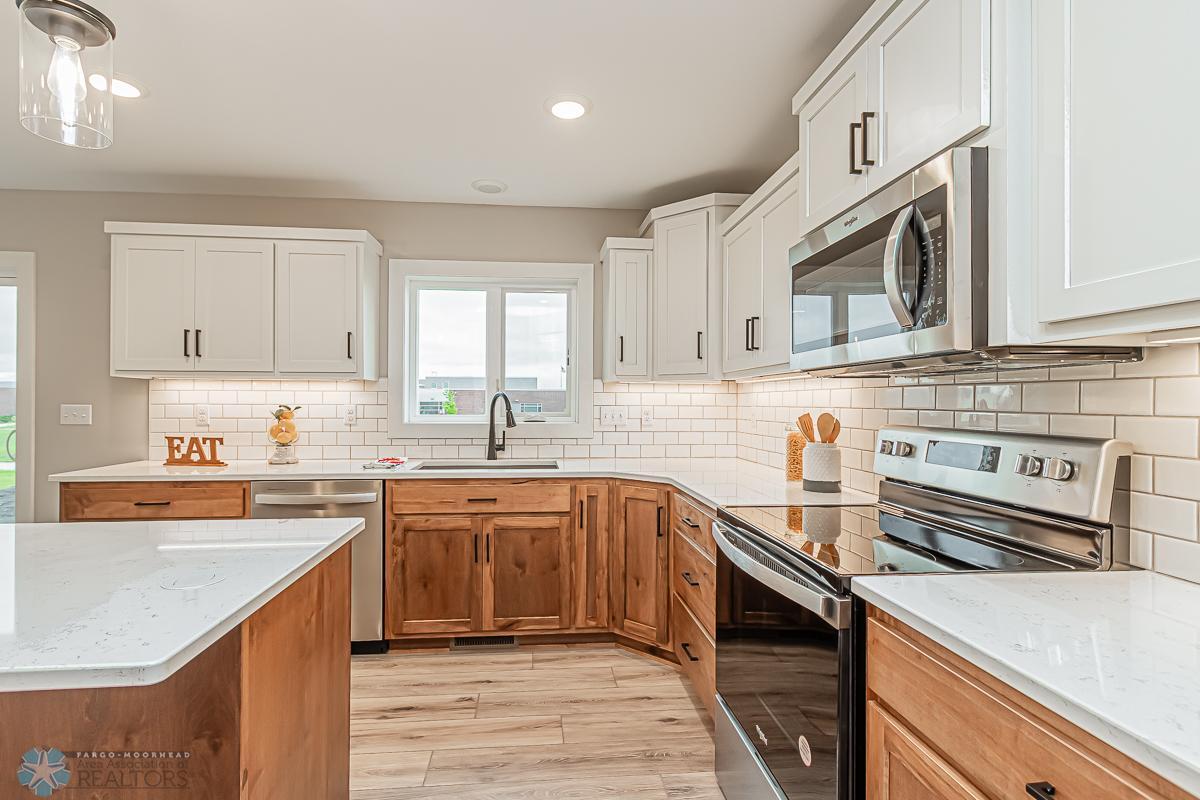 Moorhead, Minnesota 56560, United States, 5 Bedrooms Bedrooms, ,3 BathroomsBathrooms,Residential,Pending,55116