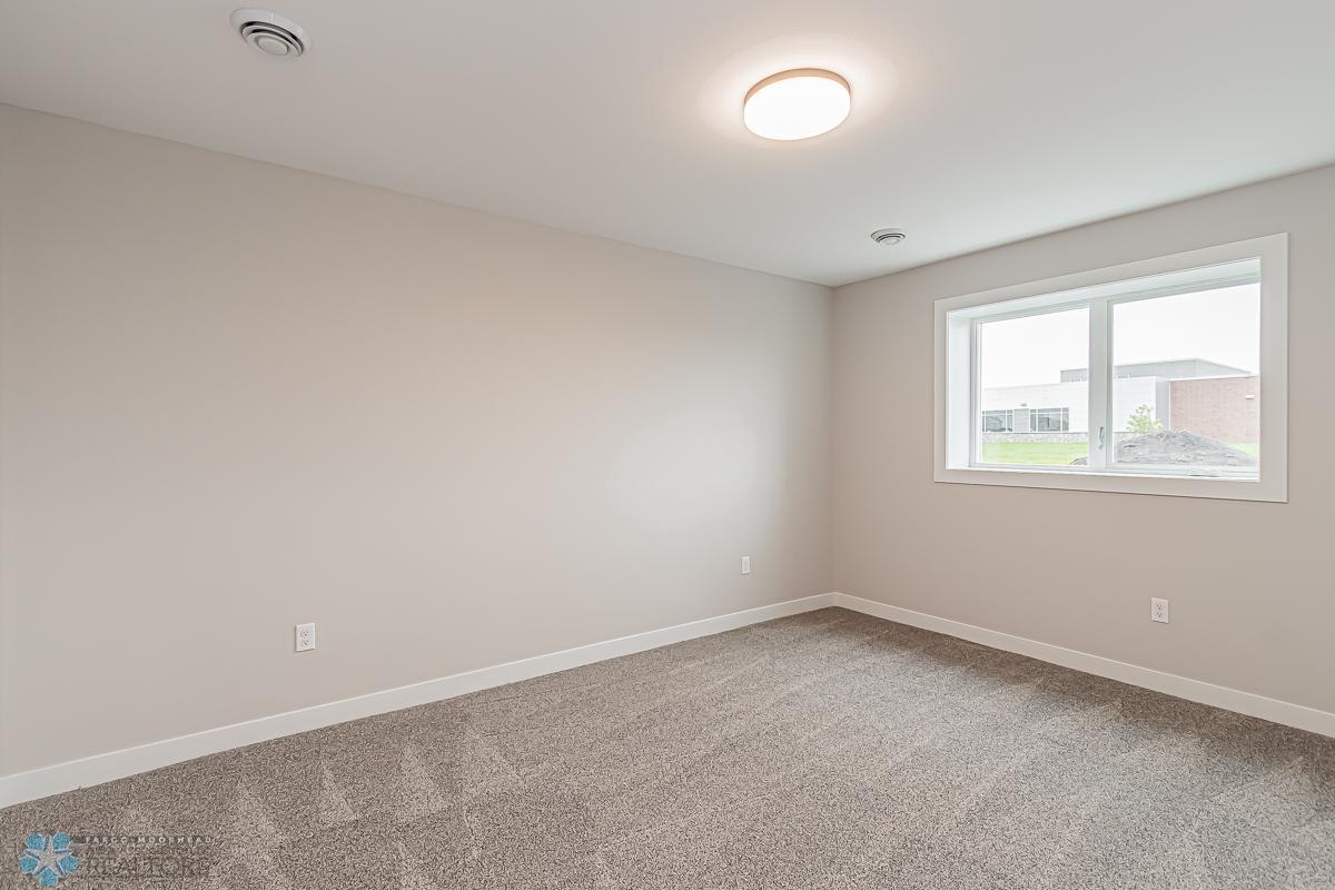 Moorhead, Minnesota 56560, United States, 5 Bedrooms Bedrooms, ,3 BathroomsBathrooms,Residential,Pending,55116