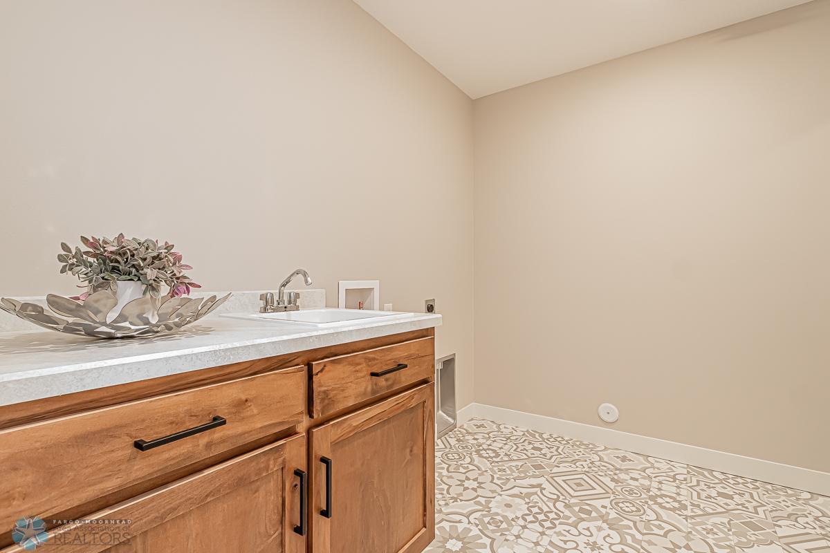 Moorhead, Minnesota 56560, United States, 5 Bedrooms Bedrooms, ,3 BathroomsBathrooms,Residential,Pending,55116