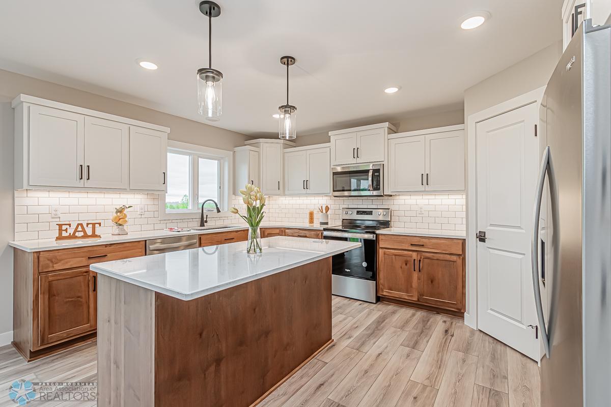 Moorhead, Minnesota 56560, United States, 5 Bedrooms Bedrooms, ,3 BathroomsBathrooms,Residential,Pending,55116