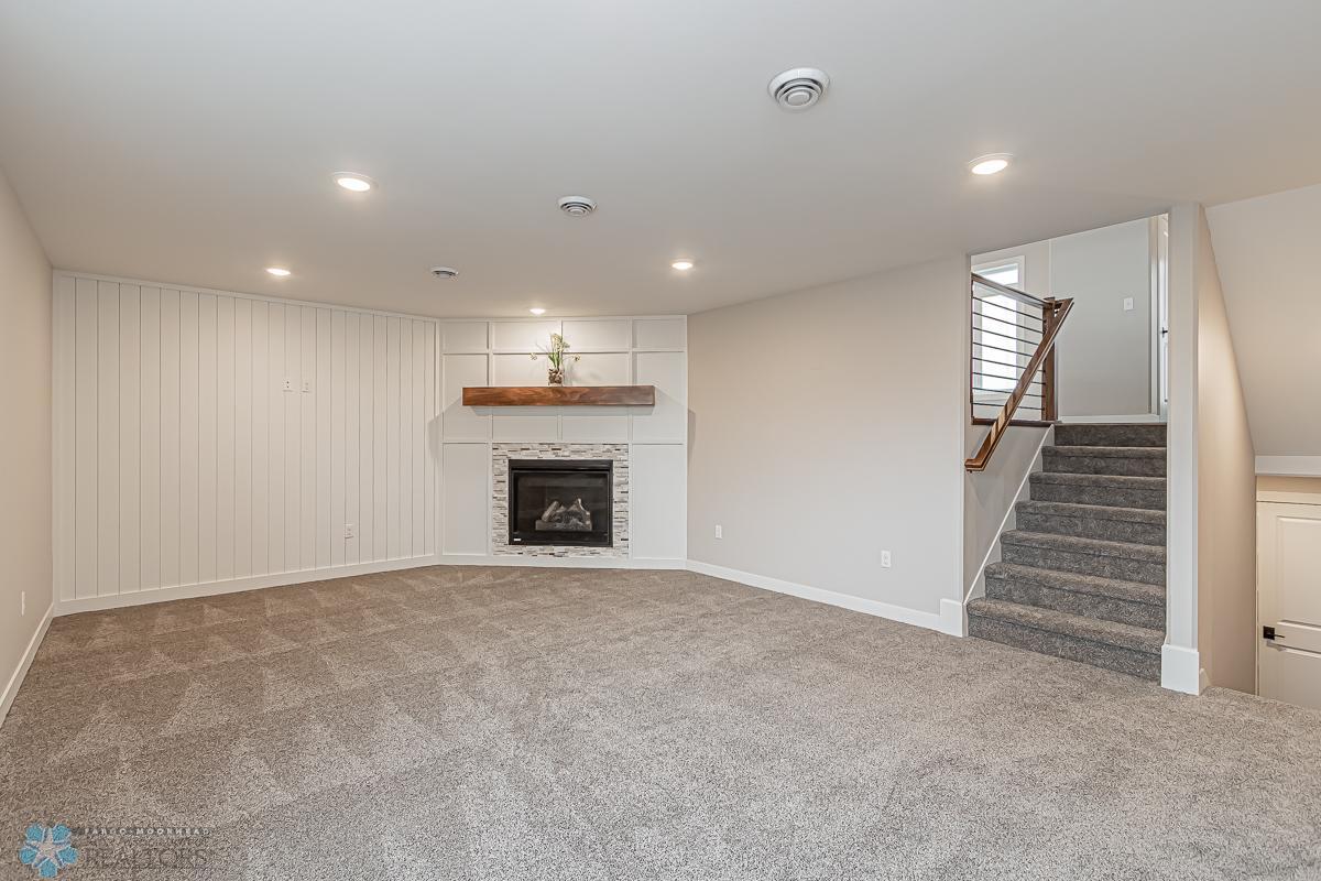 Moorhead, Minnesota 56560, United States, 5 Bedrooms Bedrooms, ,3 BathroomsBathrooms,Residential,Pending,55116