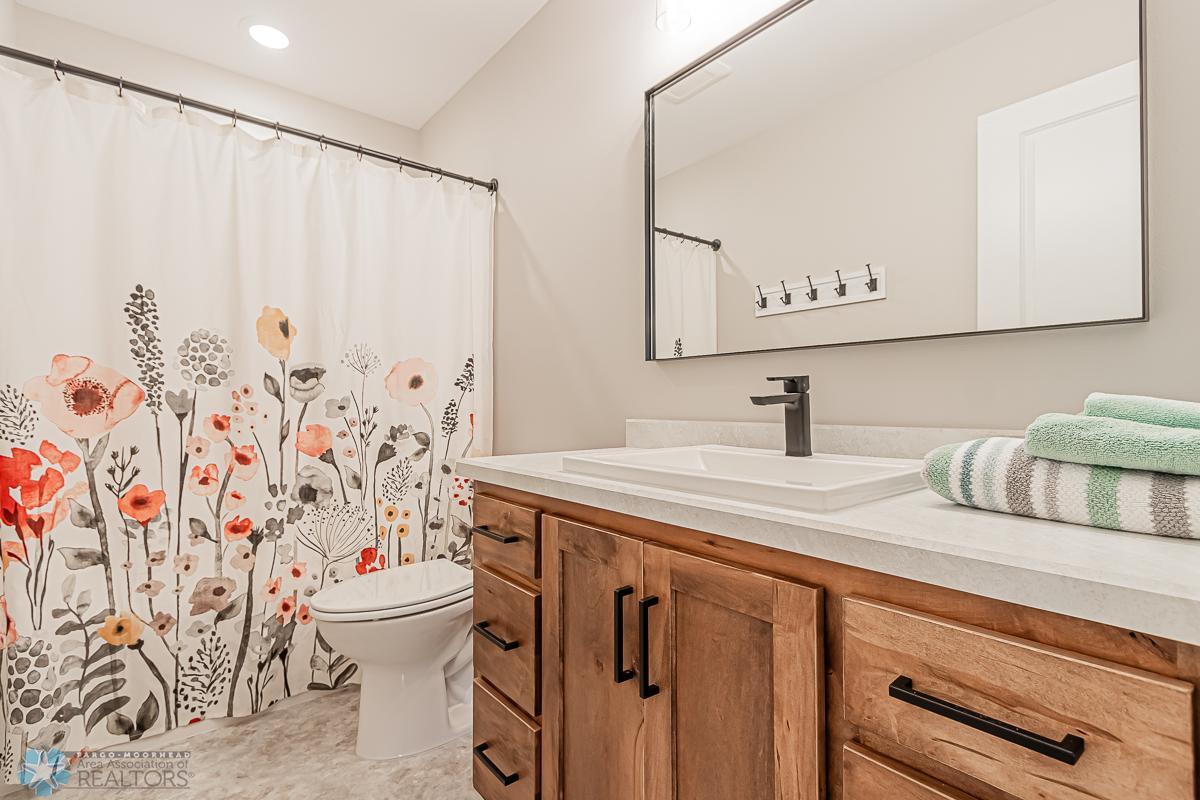 Moorhead, Minnesota 56560, United States, 5 Bedrooms Bedrooms, ,3 BathroomsBathrooms,Residential,Pending,55116