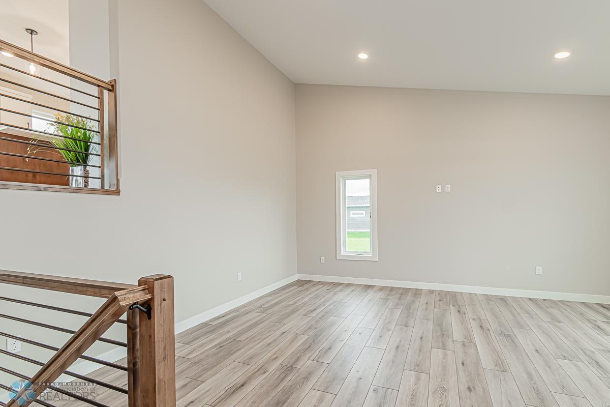 Moorhead, Minnesota 56560, United States, 5 Bedrooms Bedrooms, ,3 BathroomsBathrooms,Residential,Pending,55116