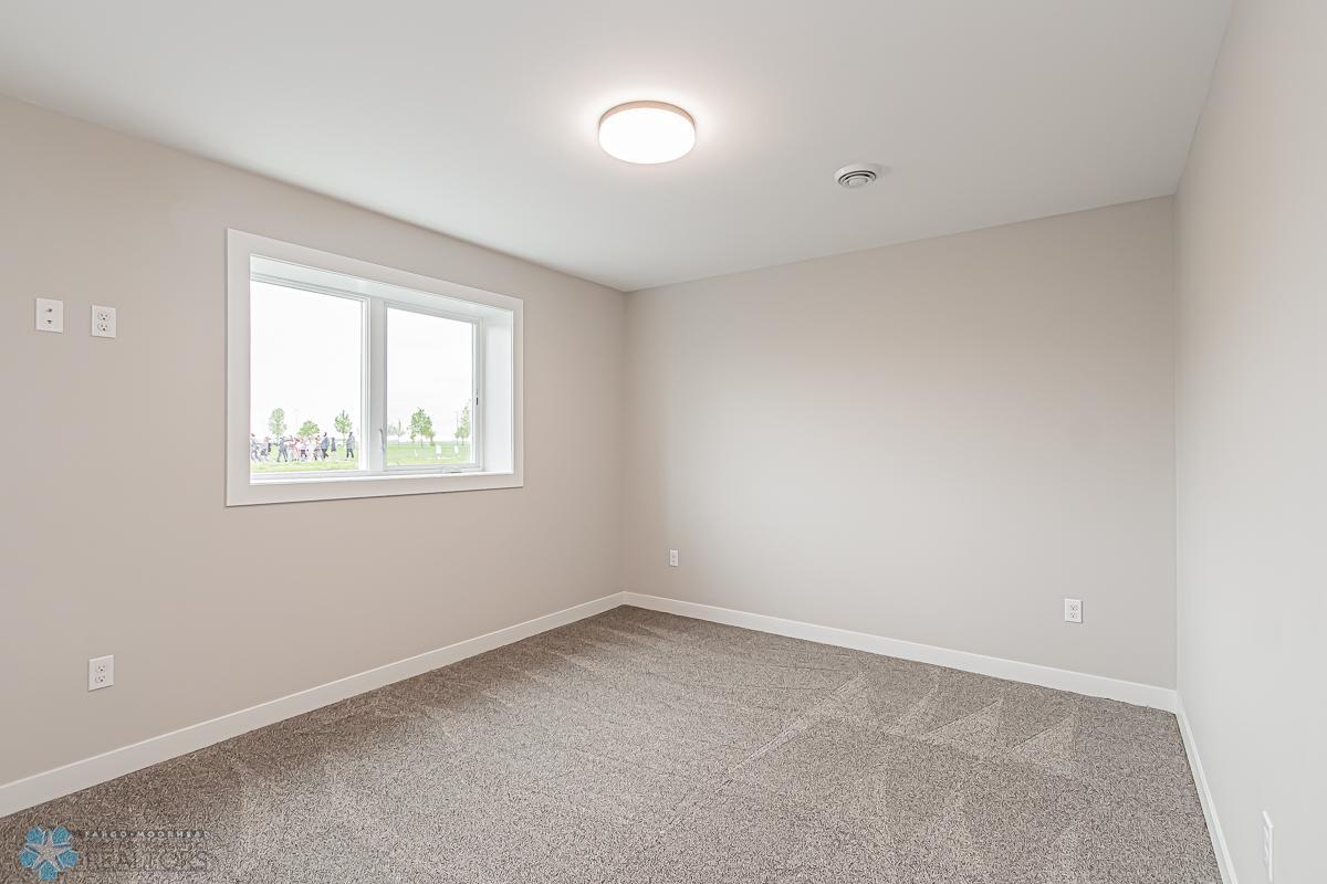 Moorhead, Minnesota 56560, United States, 5 Bedrooms Bedrooms, ,3 BathroomsBathrooms,Residential,Pending,55116