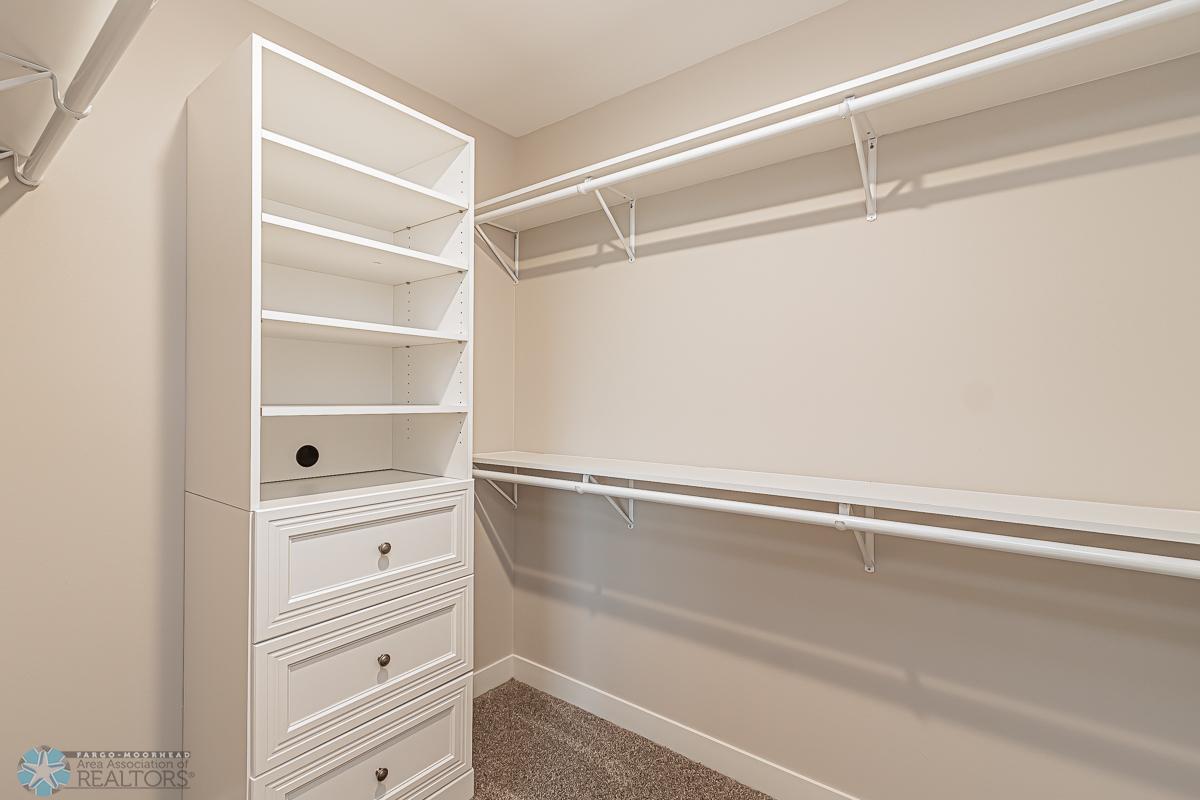 Moorhead, Minnesota 56560, United States, 5 Bedrooms Bedrooms, ,3 BathroomsBathrooms,Residential,Pending,55116