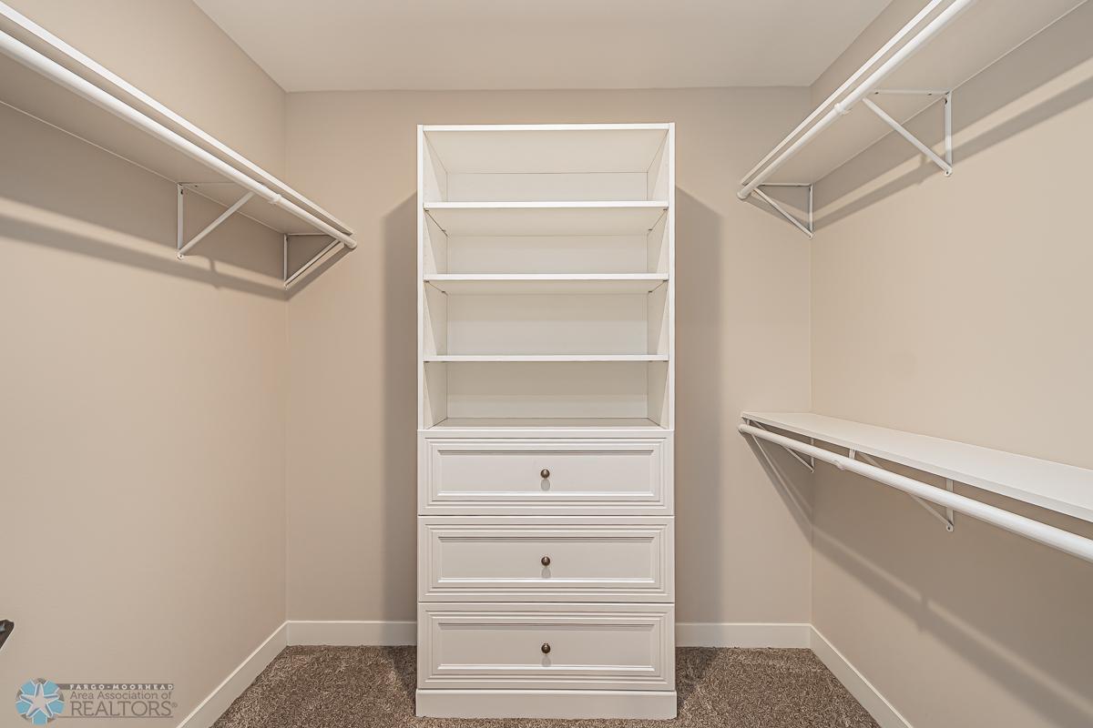 Moorhead, Minnesota 56560, United States, 5 Bedrooms Bedrooms, ,3 BathroomsBathrooms,Residential,Pending,55116