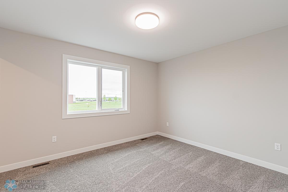 Moorhead, Minnesota 56560, United States, 5 Bedrooms Bedrooms, ,3 BathroomsBathrooms,Residential,Pending,55116